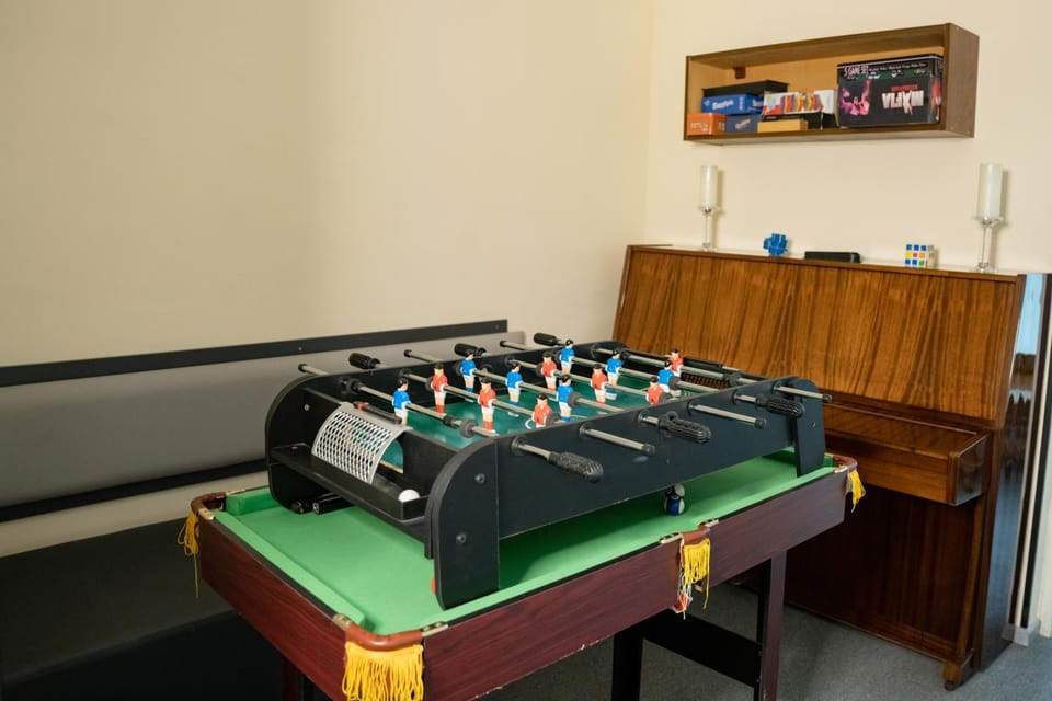 Billiard, Game Room