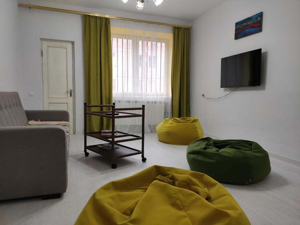 TV and multimedia, Photo of the whole room, Seating area
