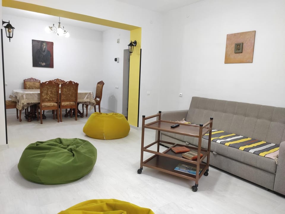 Living room, Photo of the whole room, Seating area
