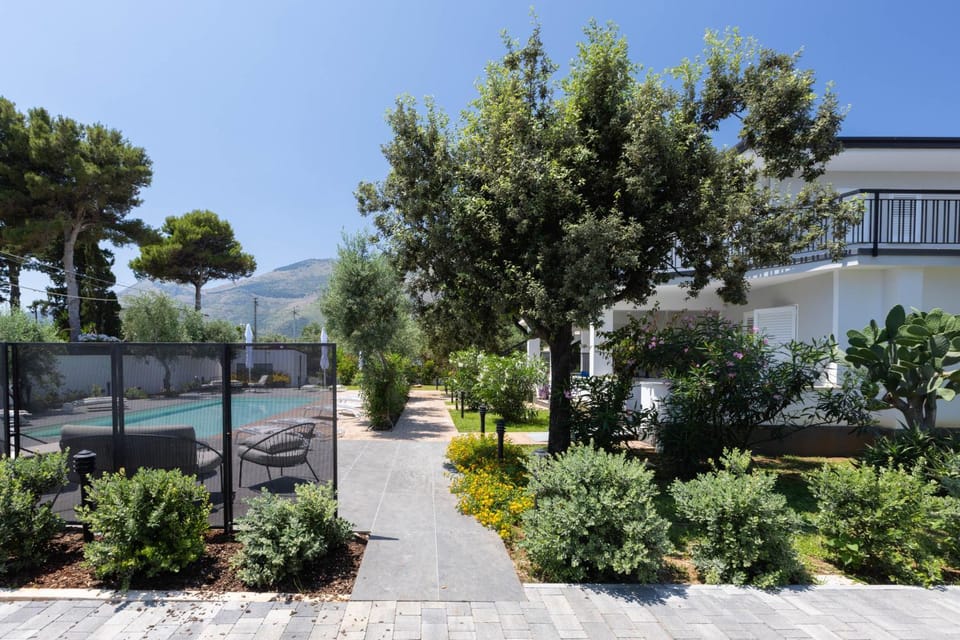 Property building, Day, Garden, Garden view, Pool view, Swimming pool