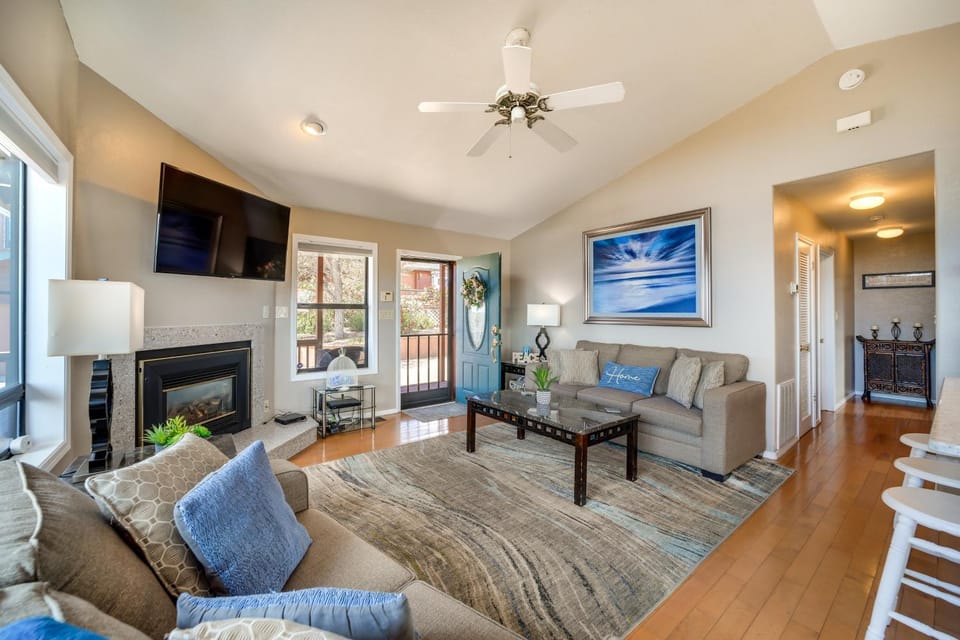 Fire Pit & Views: ‘Falconcrest’ Cottage in Payson! House in Payson