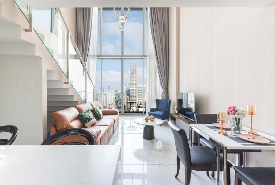 View (from property/room), Balcony/Terrace, Living room, Seating area, Dining area