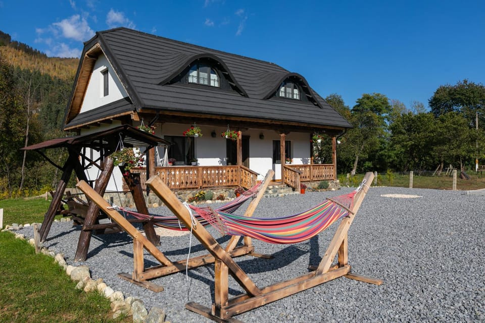 Old Cottage House in Brașov County