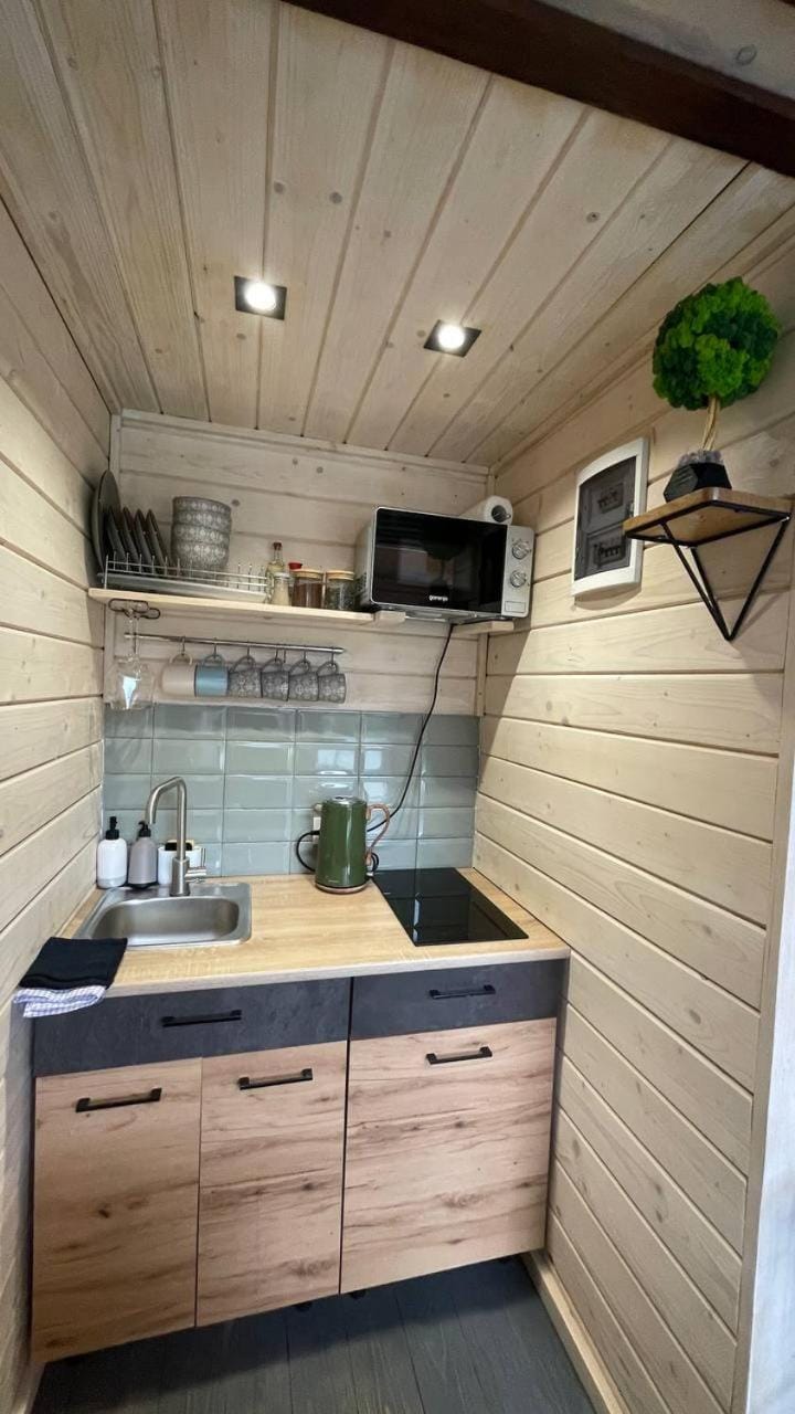 minibar, oven