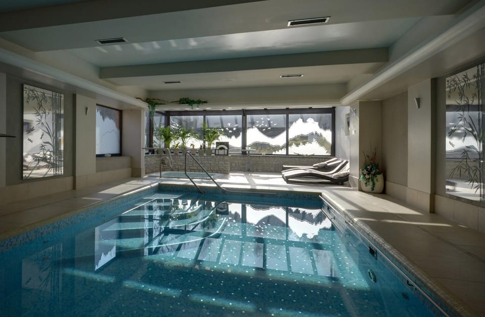 Swimming pool, Swimming pool, sunbed