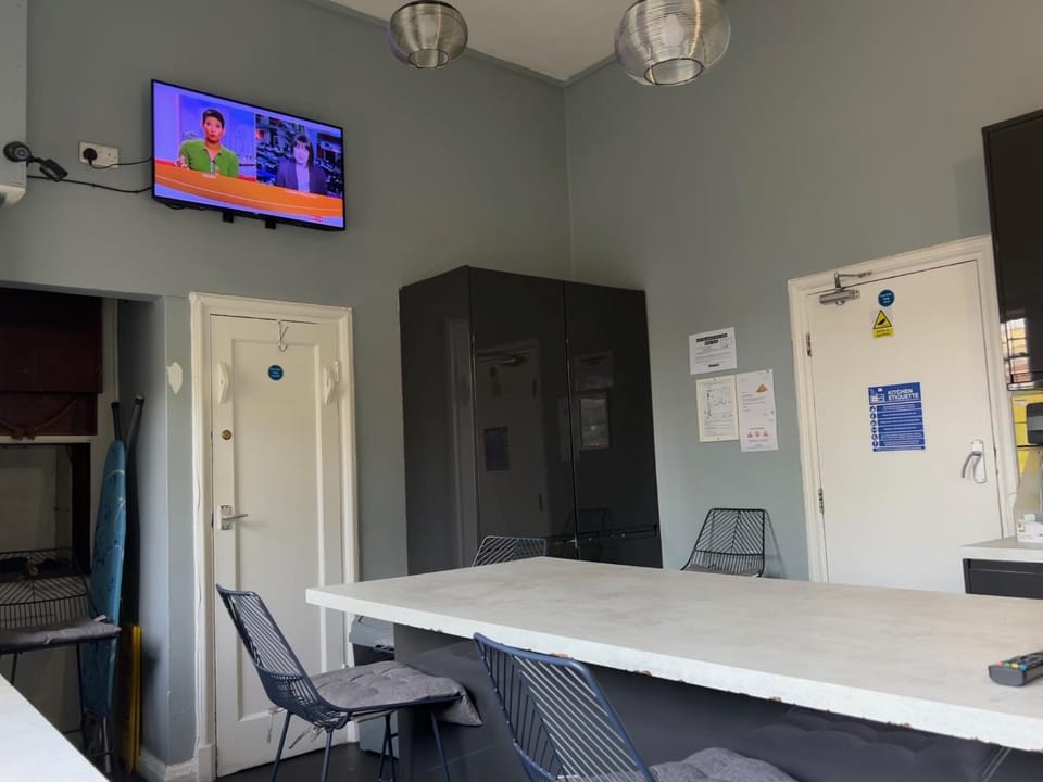 Communal lounge/ TV room, Kitchen or kitchenette