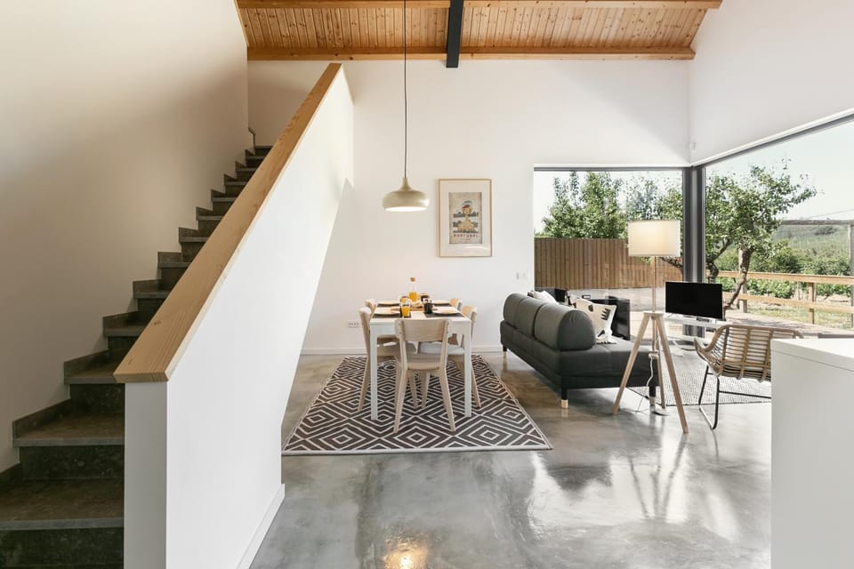 Property building, Decorative detail, Seating area, Dining area
