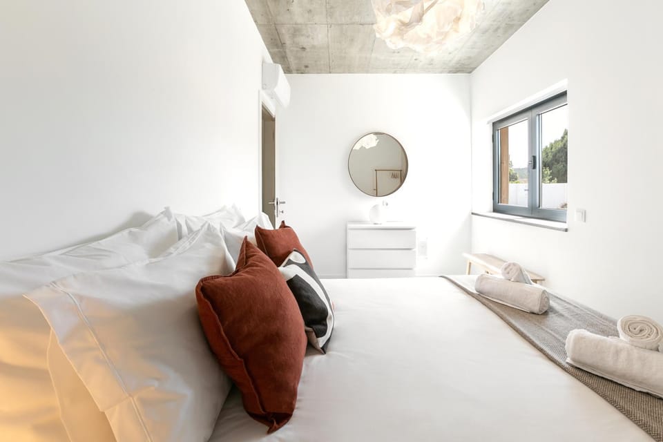 Bed, Decorative detail, Bedroom, storage, towels