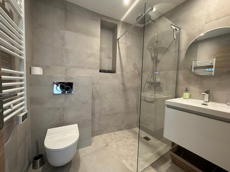 Shower, Toilet, Bathroom