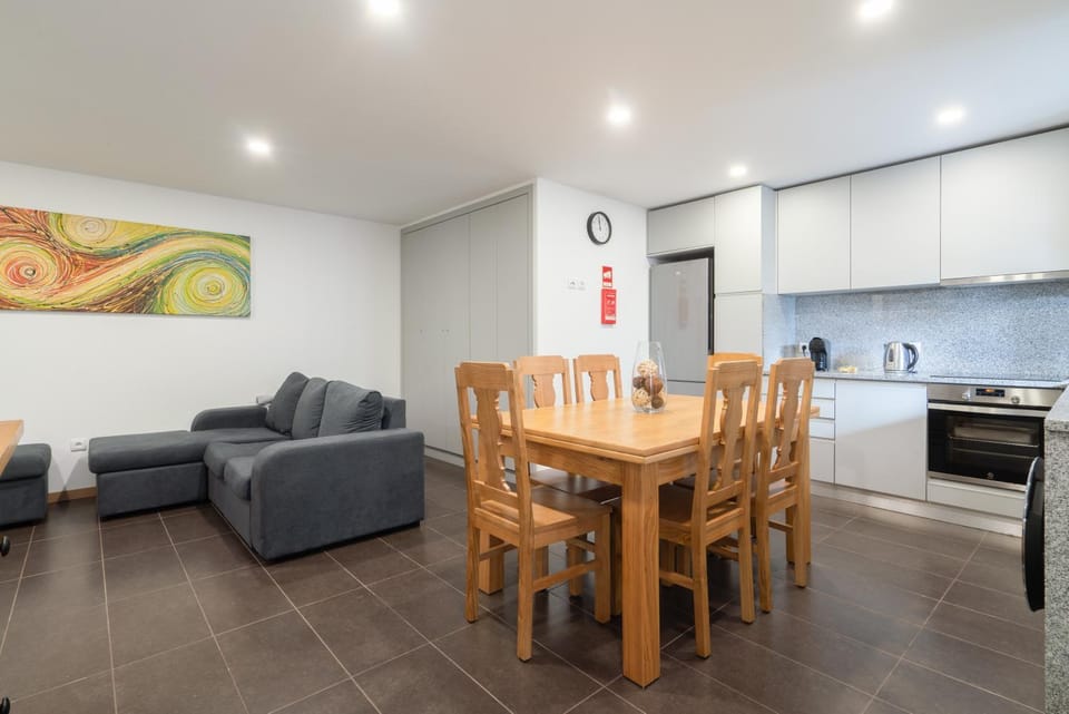 Kitchen or kitchenette, Living room, Seating area, Dining area, dishwasher, minibar, pet friendly, stove, toaster