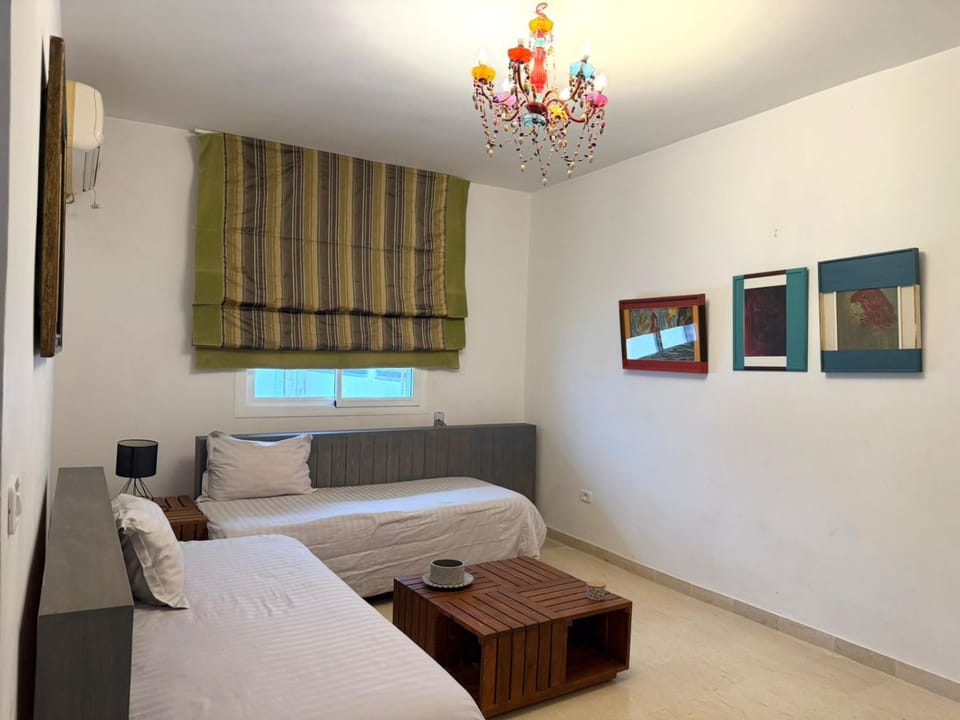 Photo of the whole room, Bedroom