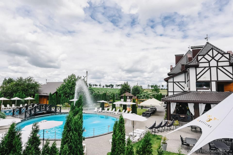 Property building, Day, Garden, Pool view, Swimming pool, sunbed