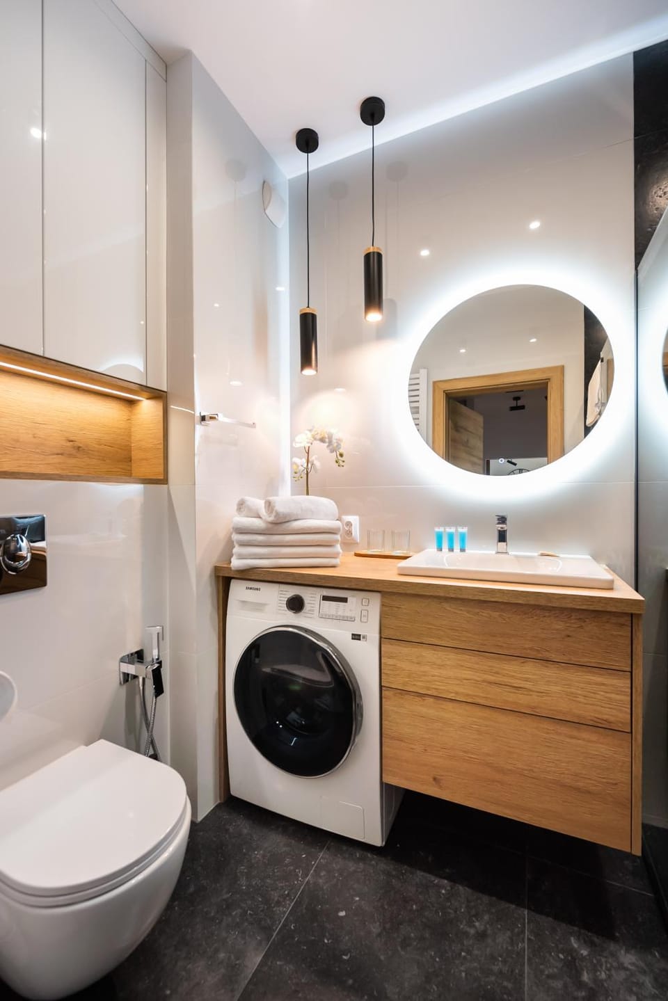 Toilet, Bathroom, towels, washing machine, dryer