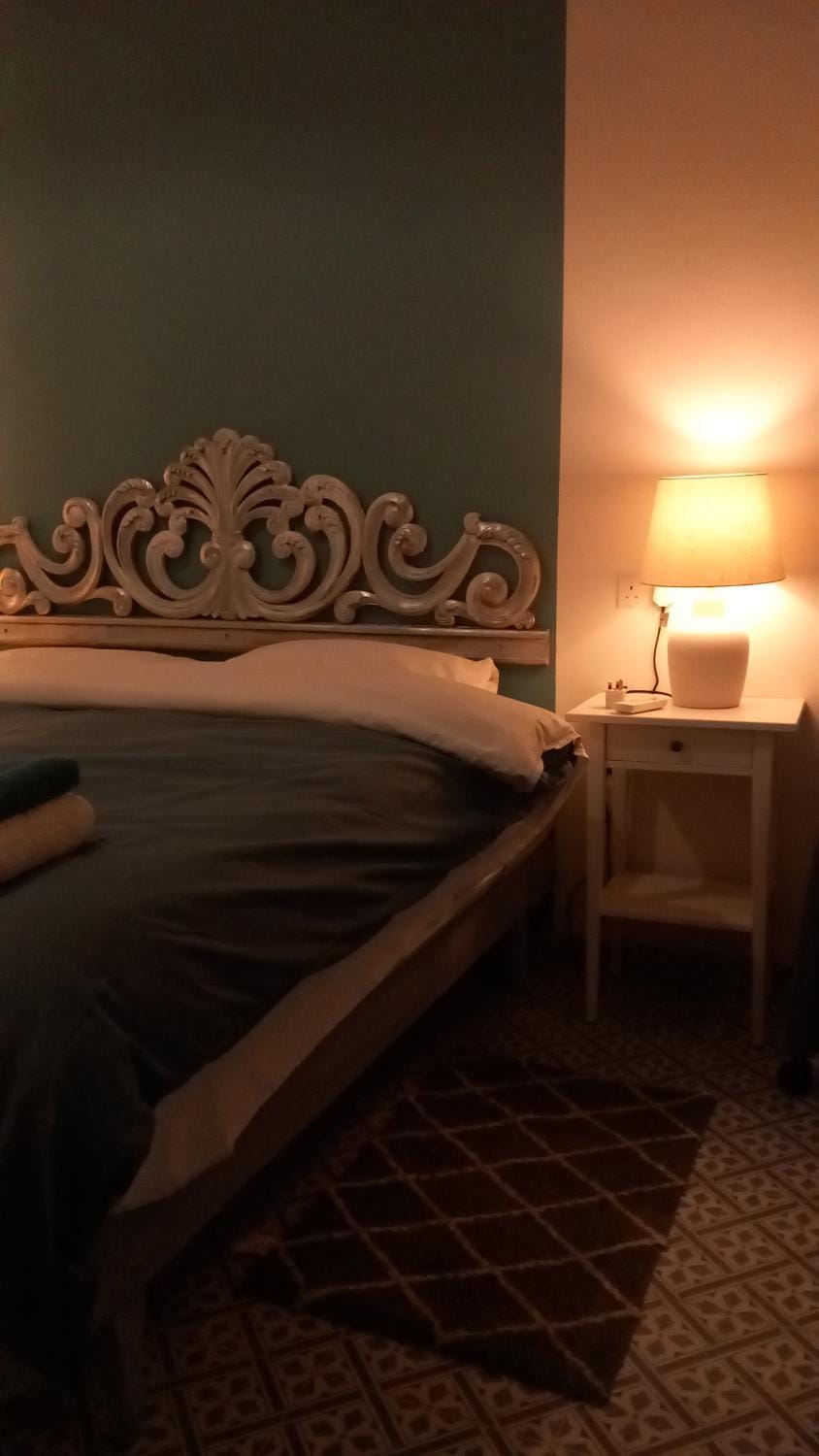 Property building, Bed, Bedroom