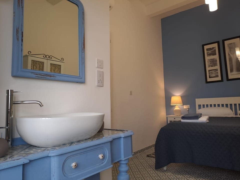 Bed, Bathroom, Photo of the whole room, Bedroom