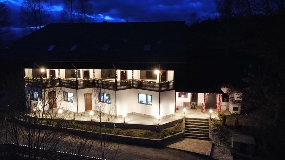 Pensiunea Sara pe deal Bed and Breakfast in Romania
