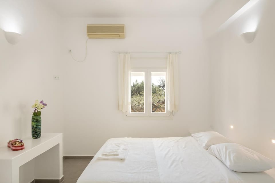 Bed, Bedroom, air conditioner