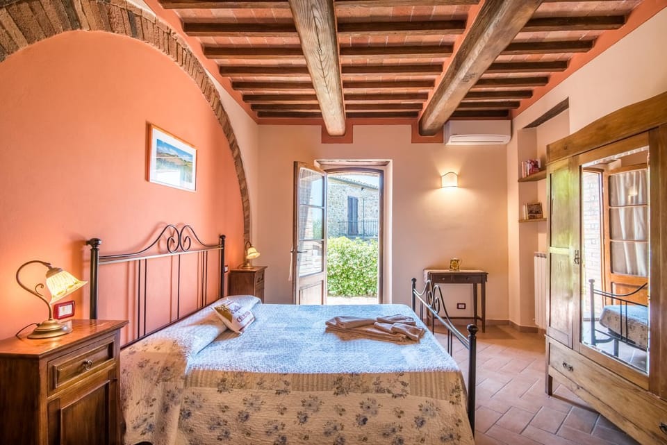 Agriturismo Oliviera Winery Farm Stay in Tuscany