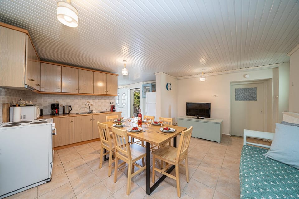 Coffee/tea facilities, Kitchen or kitchenette, Dining area, minibar, pet friendly