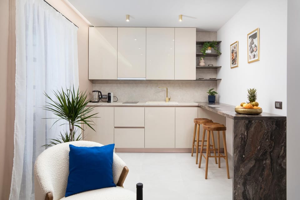 Kitchen or kitchenette, Seating area