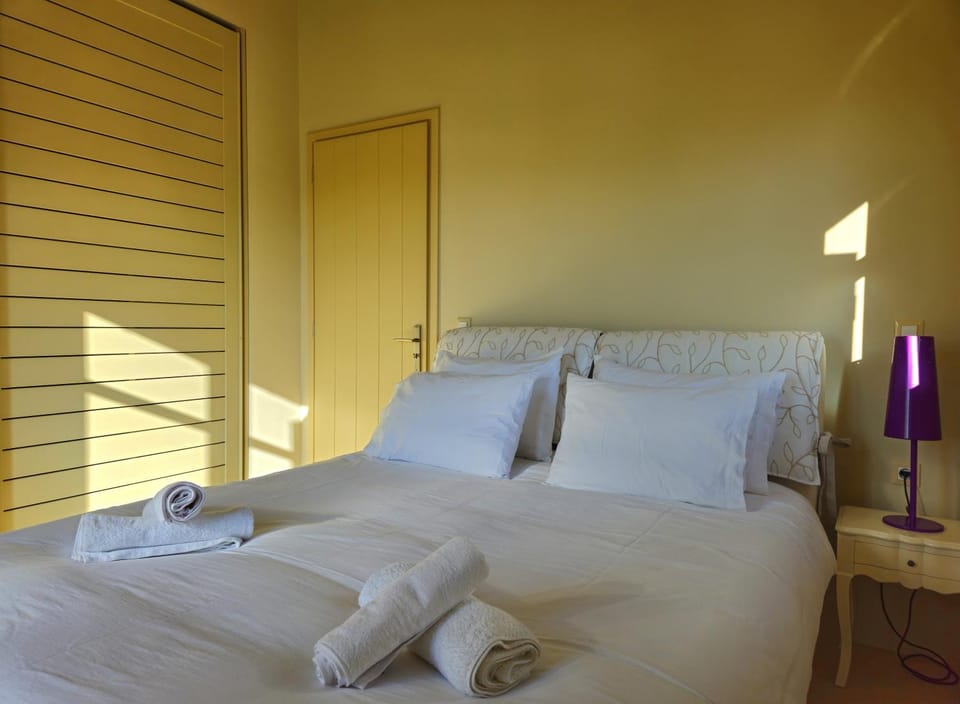 Bed, Bedroom, towels, wardrobe