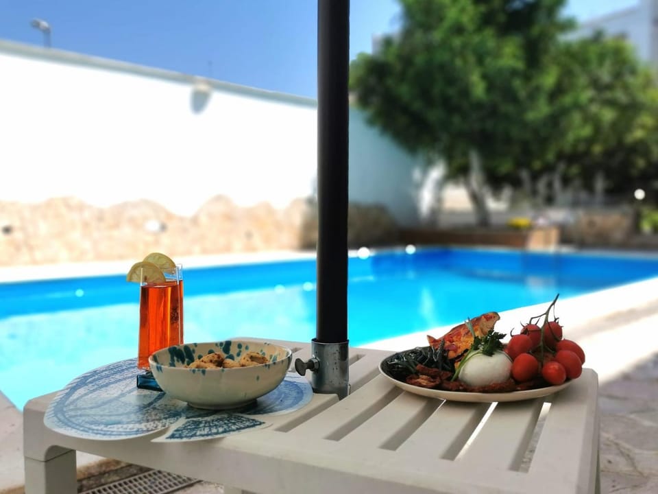 Swimming pool, sunbed