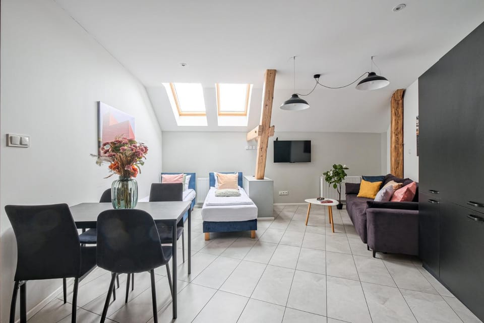Bed, TV and multimedia, Living room, Photo of the whole room, Seating area