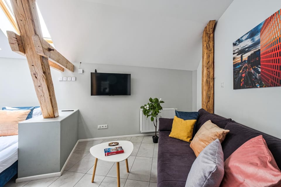 Bed, TV and multimedia, Living room, Photo of the whole room, Seating area