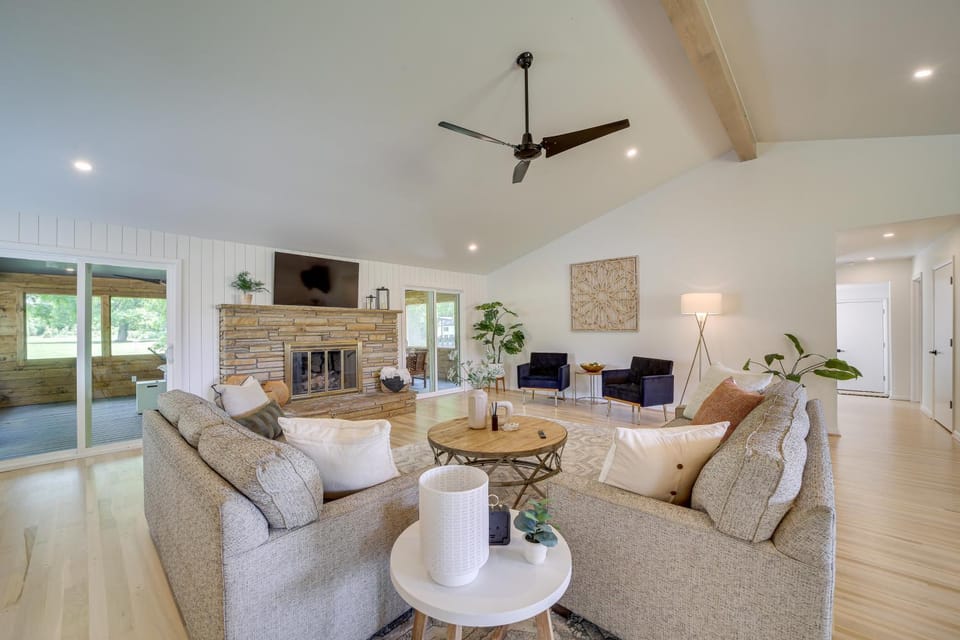 Well-Appointed Tulsa Home w/ Fire Pit & Patio! House in Tulsa