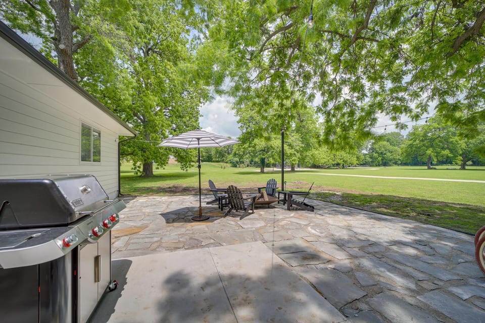 Well-Appointed Tulsa Home w/ Fire Pit & Patio! House in Tulsa