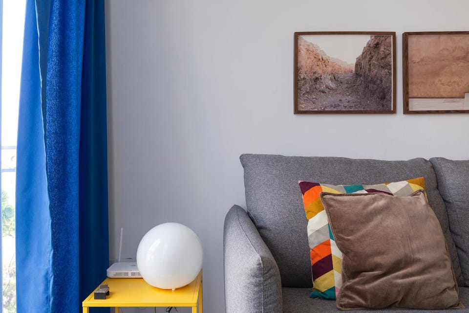 Living room, Decorative detail, internet
