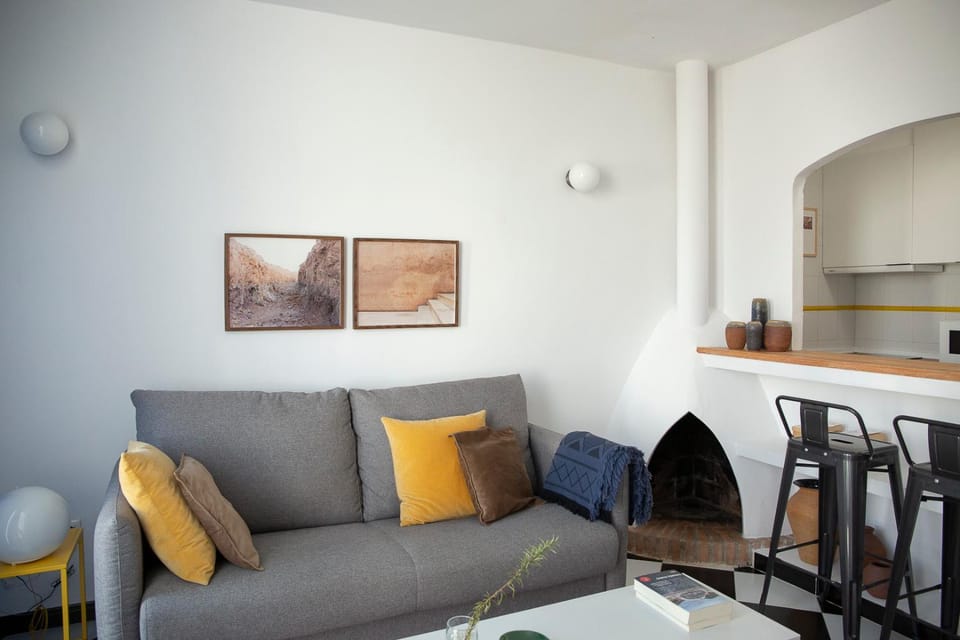 Seating area, flat iron