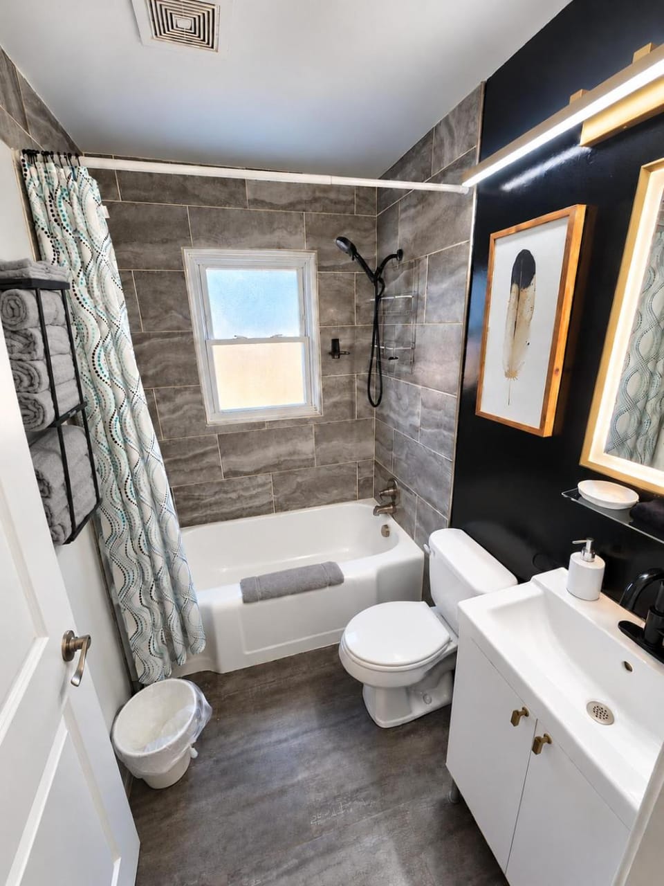 Shower, Toilet, Bathroom, Bath, towels