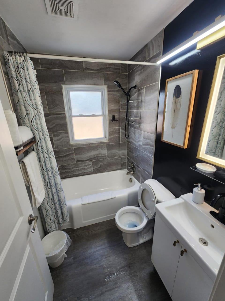 Shower, Toilet, Bathroom, Bath, towels