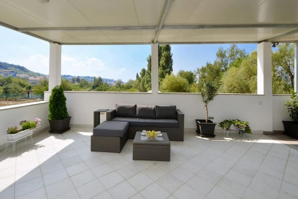 House with swimming heated pool next to the river Villa in Podstrana