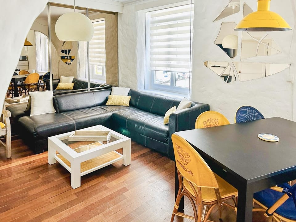 Communal lounge/ TV room, Living room