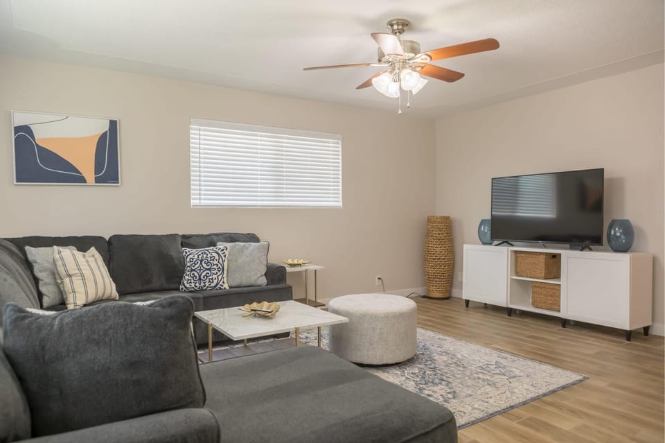 Cozy home near downtown Mesa Pool BBQ House in Mesa
