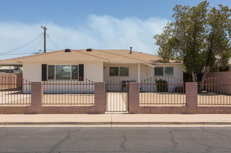 Cozy home near downtown Mesa Pool BBQ House in Mesa