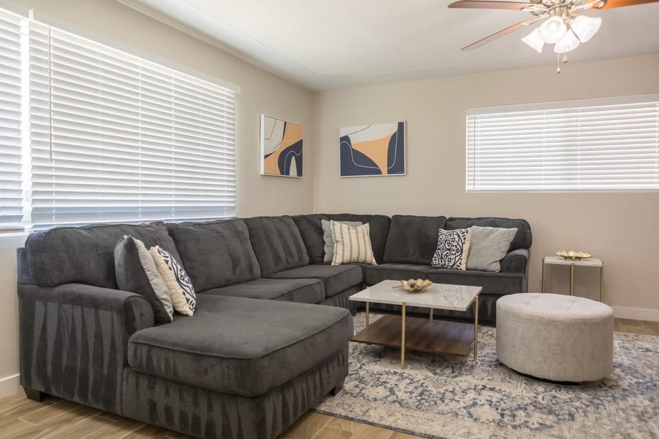Cozy home near downtown Mesa Pool BBQ House in Mesa
