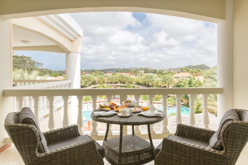 Pool view, Breakfast
