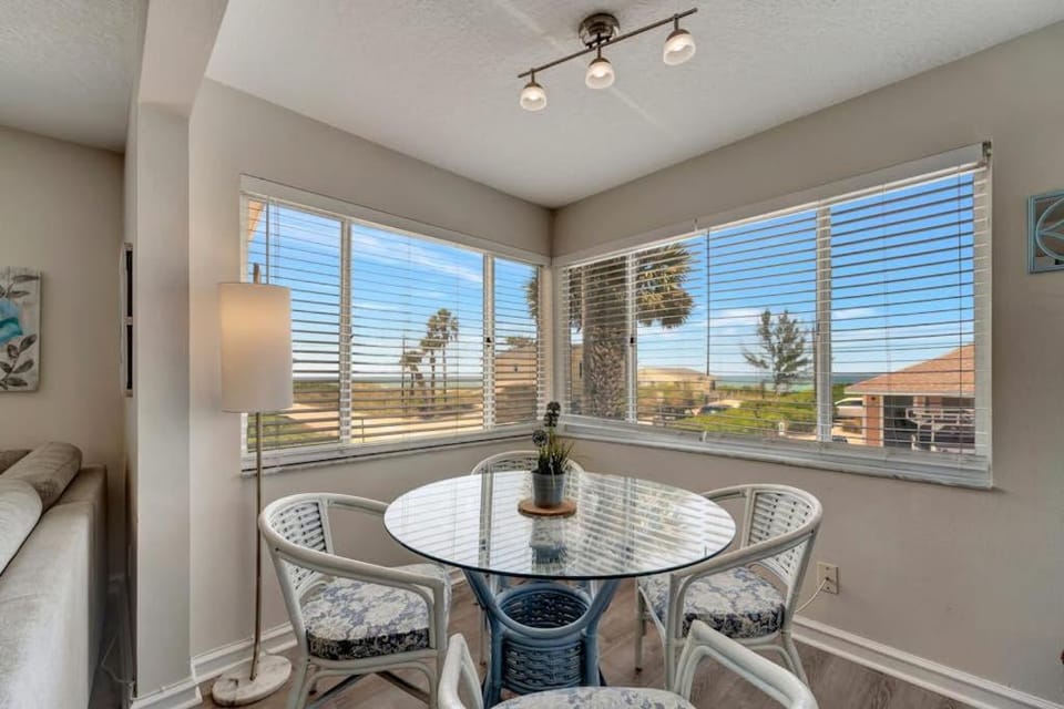 Ocean View Apartment in Ilexhurst