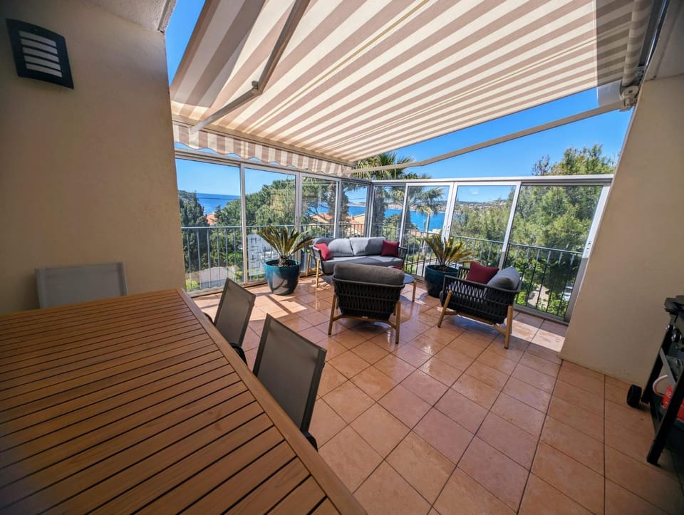 Patio, BBQ facilities, Seating area, Dining area, Sea view