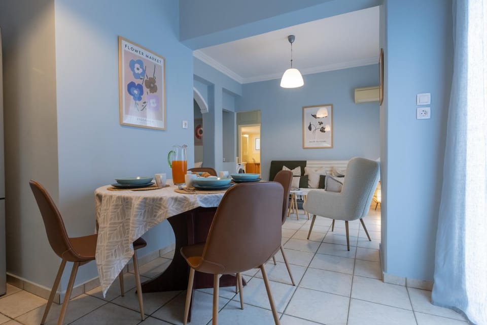 Seating area, Dining area