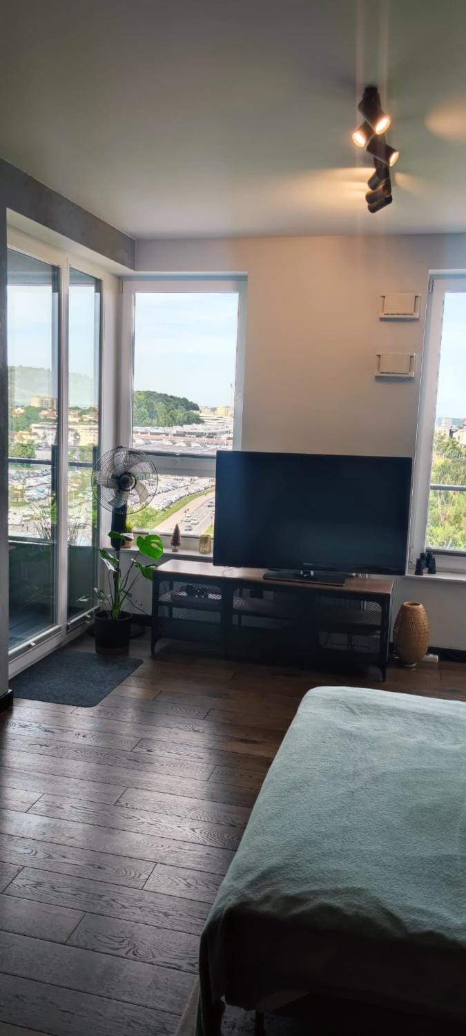 Modern Tower Gdynia - Apartamenty na ul Kazimierza Górskiego 1, siłownia, taras widokowy na dachu, parking w hali garażowej Apartment in Pomeranian Voivodeship