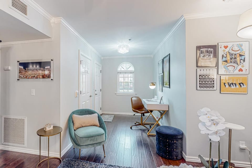 The Saint Apartment in Fayetteville