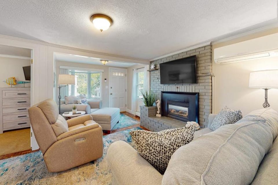 Sunset Cove Retreat House in Onset