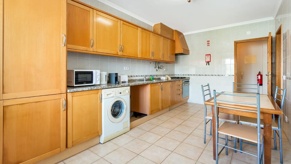 Coffee/tea facilities, Dining area, dishwasher, minibar, pet friendly, stove, toaster, washing machine, kitchen