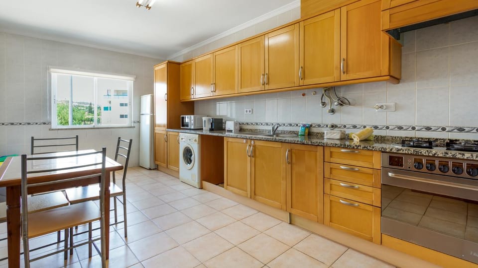 Dining area, dishwasher, minibar, pet friendly, stove, washing machine, kitchen