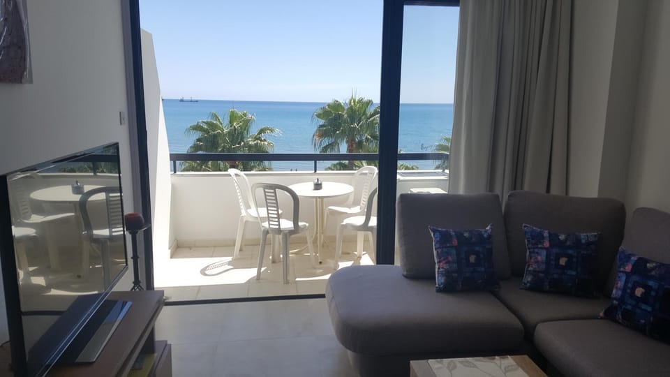 Balcony/Terrace, Living room, Seating area, Sea view