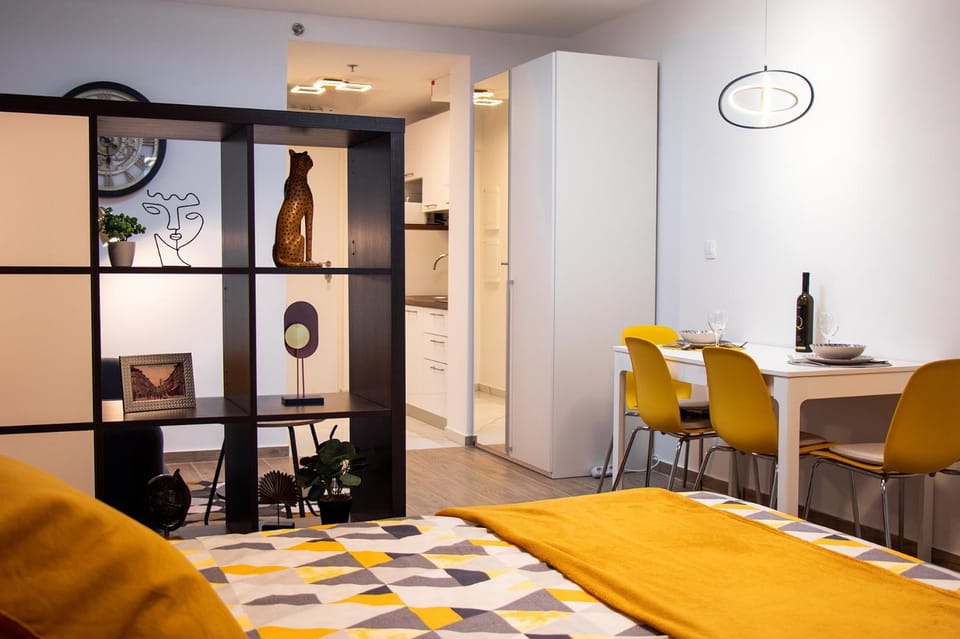 Bed, Seating area, Dining area, Bedroom, wardrobe